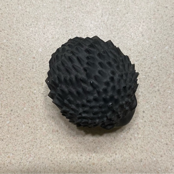 COPY - Black obsidian hedgehog approximately 2.25” x 2” across - Picture 3 of 8